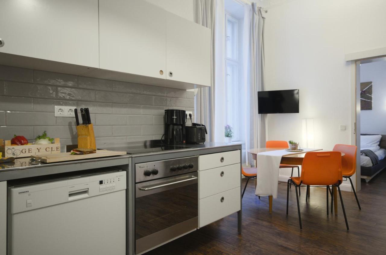 Altbauwohnung Mit 3 Baedern Berlino Esterno foto