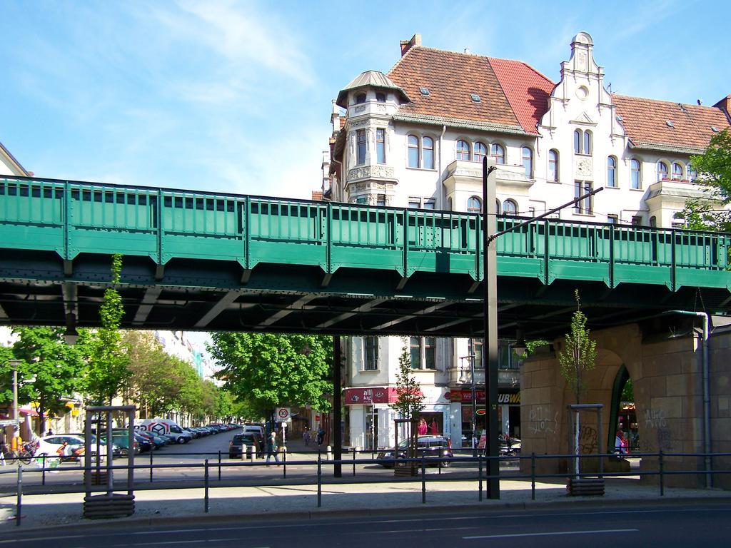 Altbauwohnung Mit 3 Baedern Berlino Esterno foto